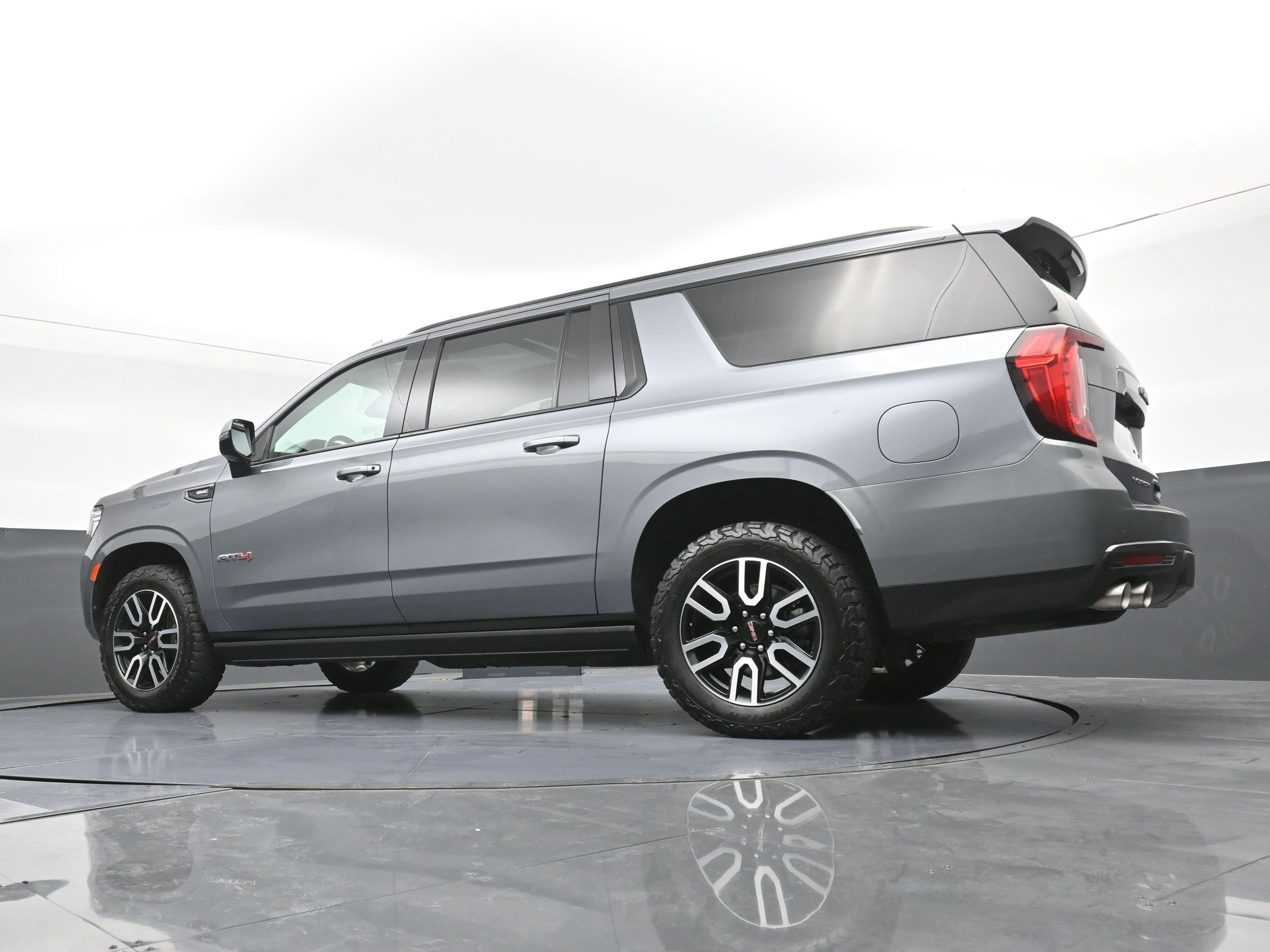 Used 2022 GMC Yukon XL AT4 image 10