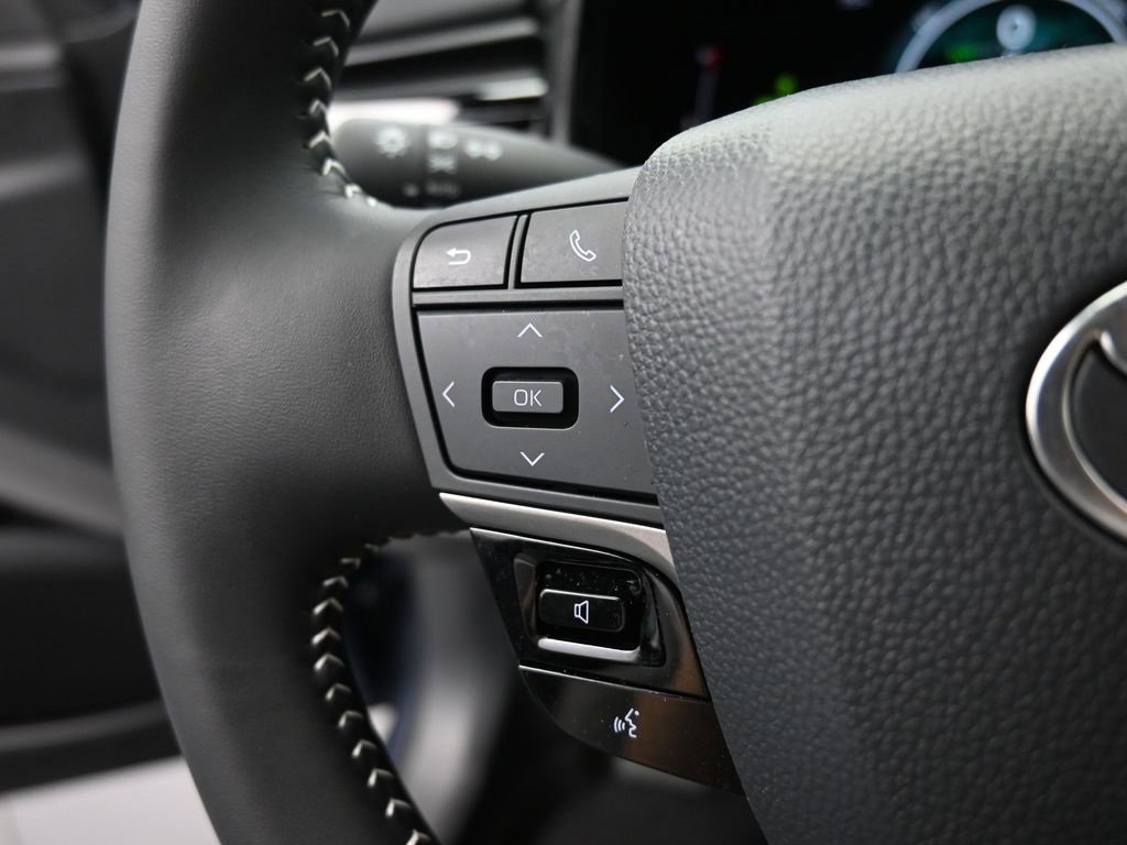 Used 2026 Toyota Camry SE w/ Convenience Package image 6