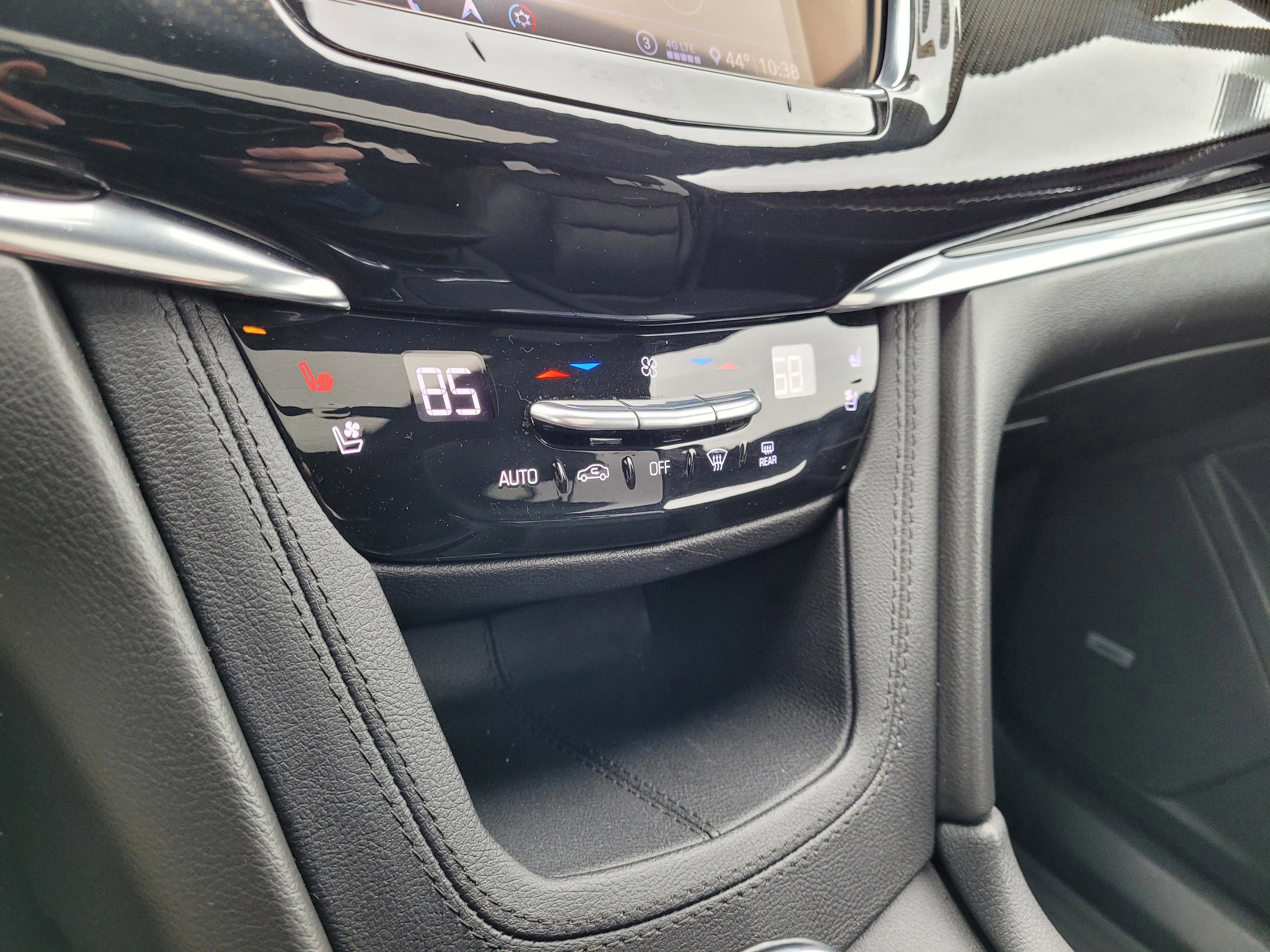 Used 2020 Cadillac XT6 Sport image 23