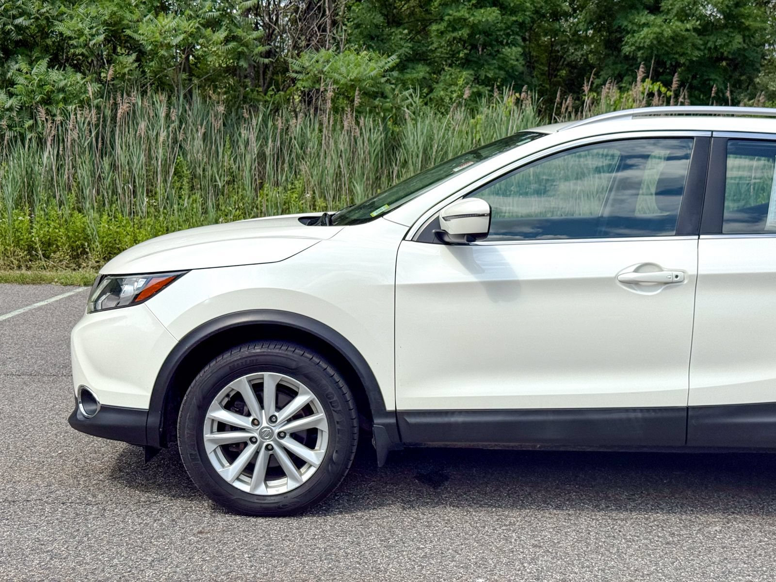 Used 2017 Nissan Rogue Sport SV w/ SV Premium Package AWD/4WD image 9