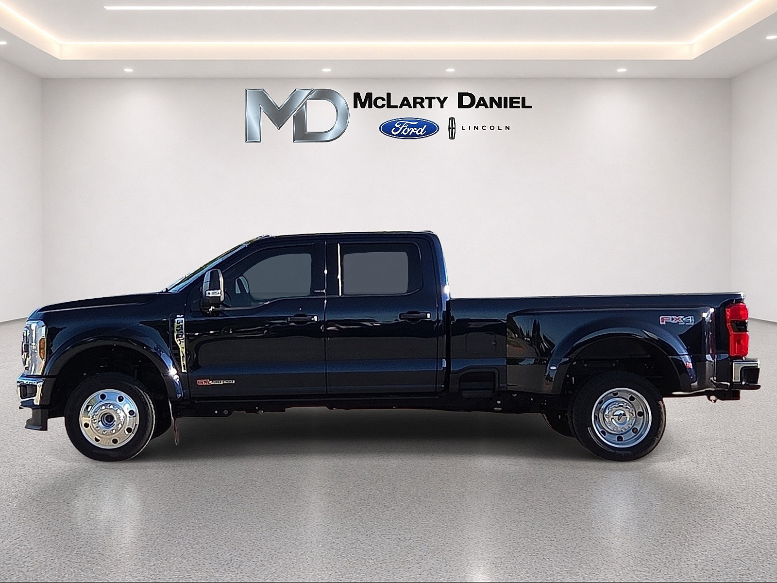 Certified 2025 Ford F450 XLT w/ 360-Degree Camera Package AWD/4WD image 3