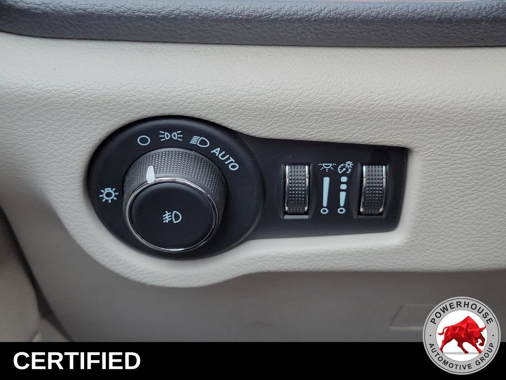 Used 2023 Chrysler Pacifica Limited FWD image 30