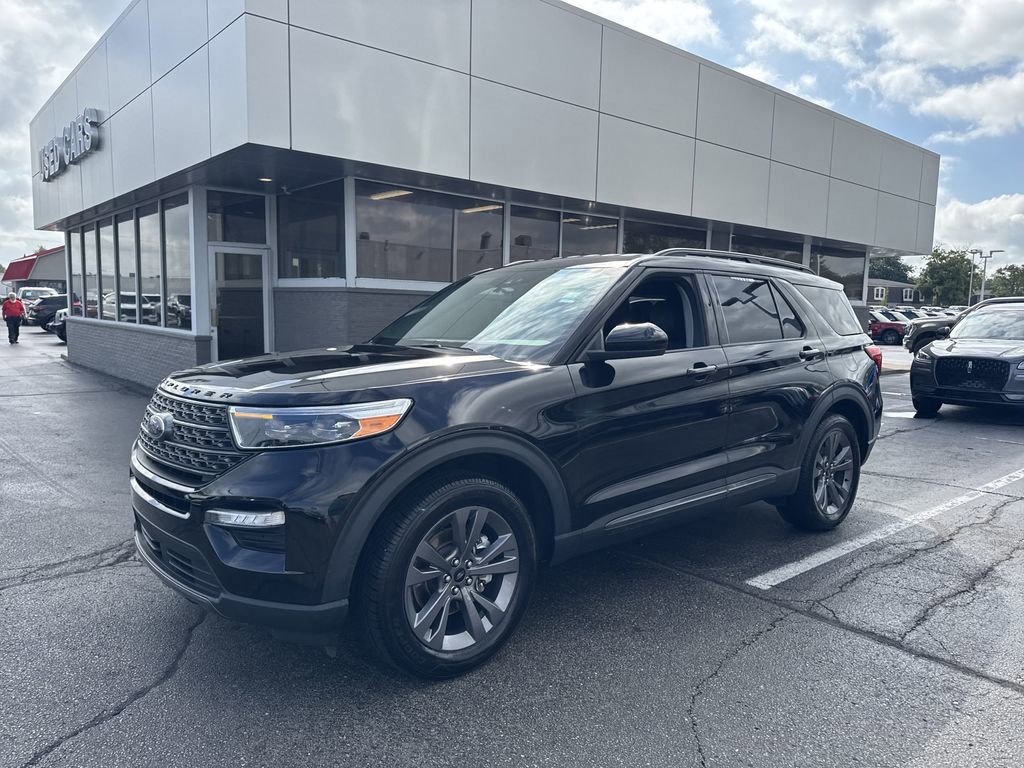 Certified 2022 Ford Explorer XLT w/ Equipment Group 202A image 2