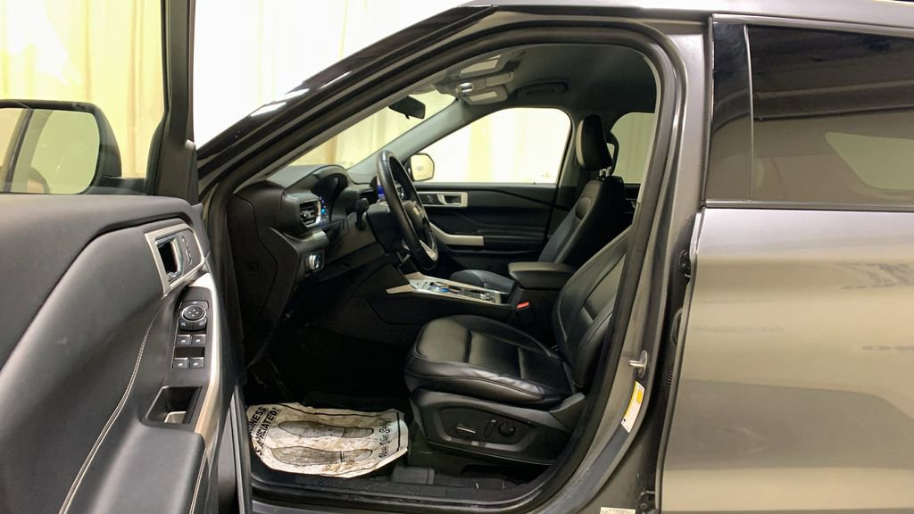 Certified 2022 Ford Explorer XLT w/ Equipment Group 202A image 33