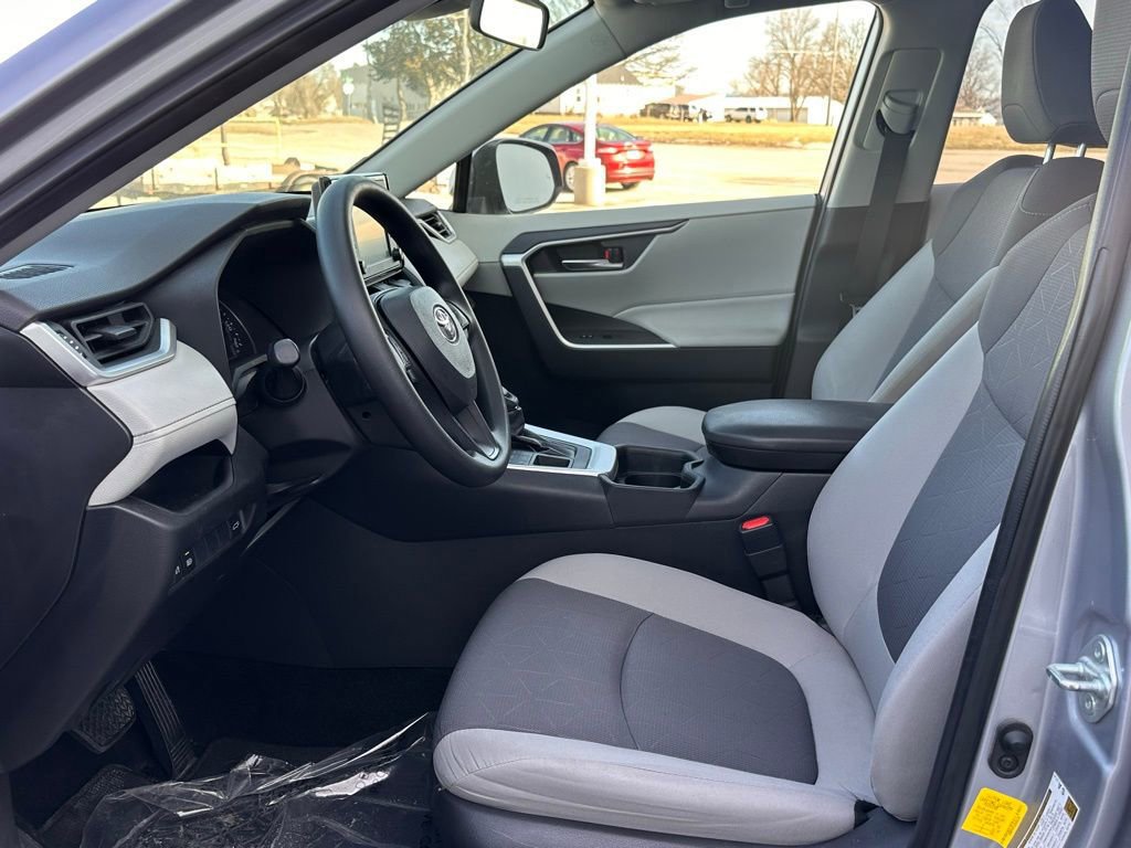 Used 2019 Toyota RAV4 XLE w/ Convenience Package image 11