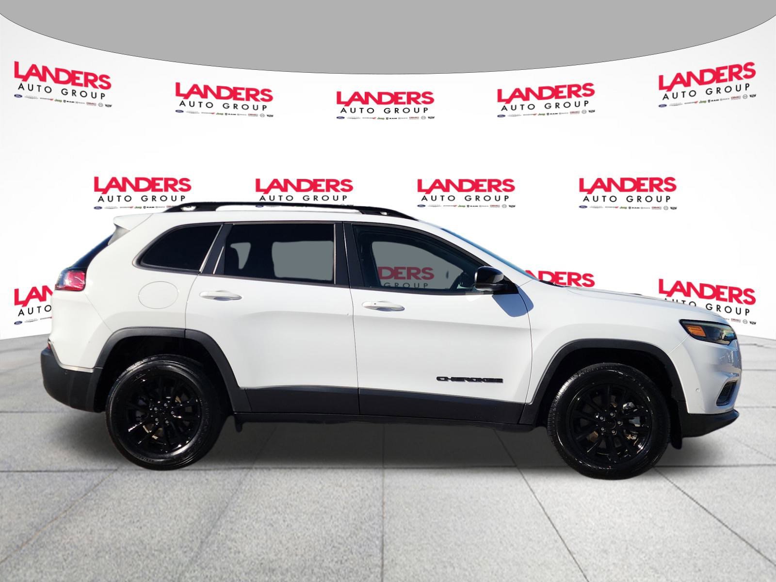 Used 2023 Jeep Cherokee Altitude Lux image 2