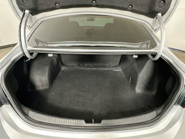 Used 2021 Chevrolet Malibu LT FWD image 20