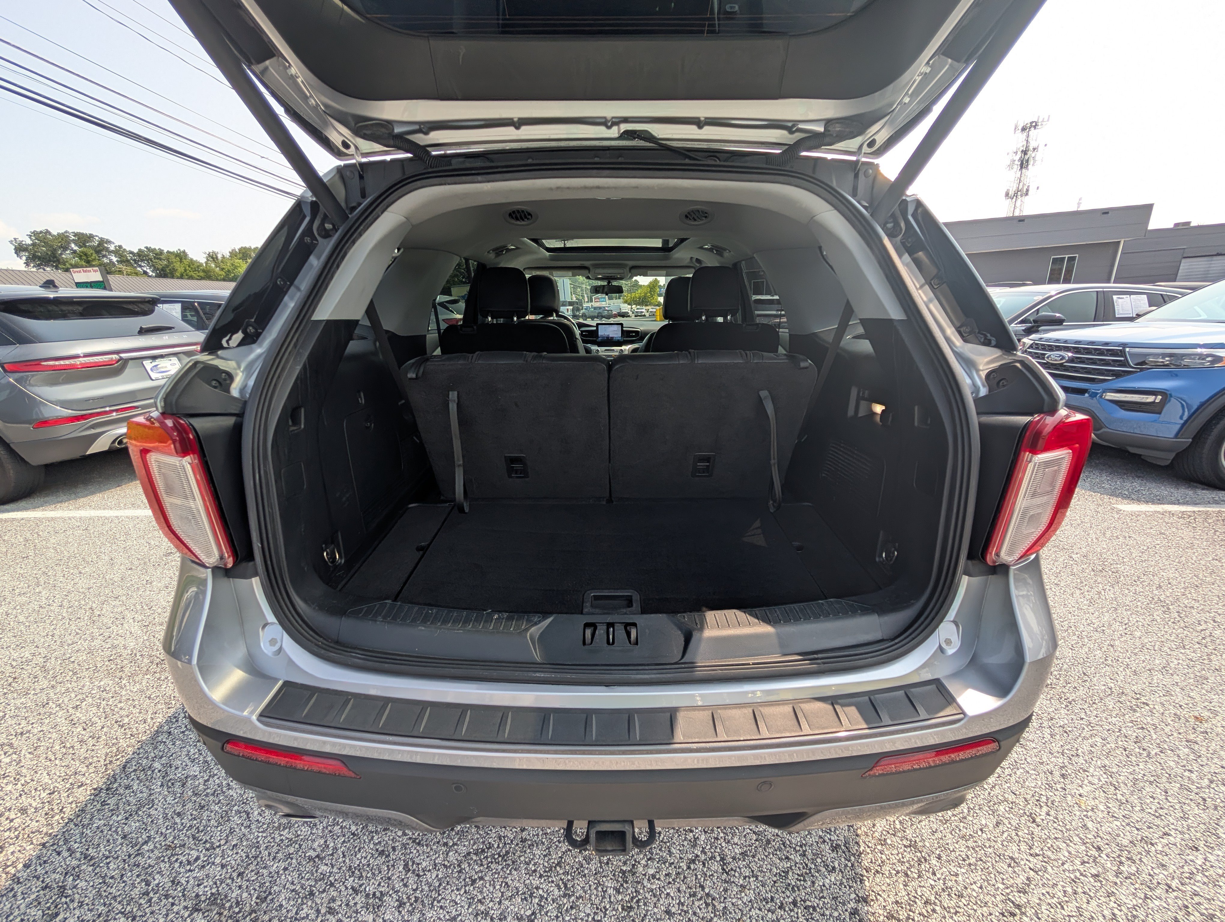 Certified 2022 Ford Explorer XLT w/ Equipment Group 202A AWD/4WD image 15