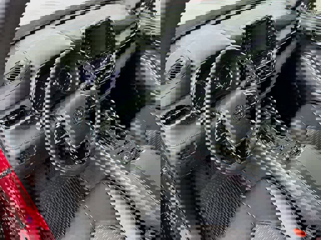 Used 2022 Toyota Highlander XSE image 2