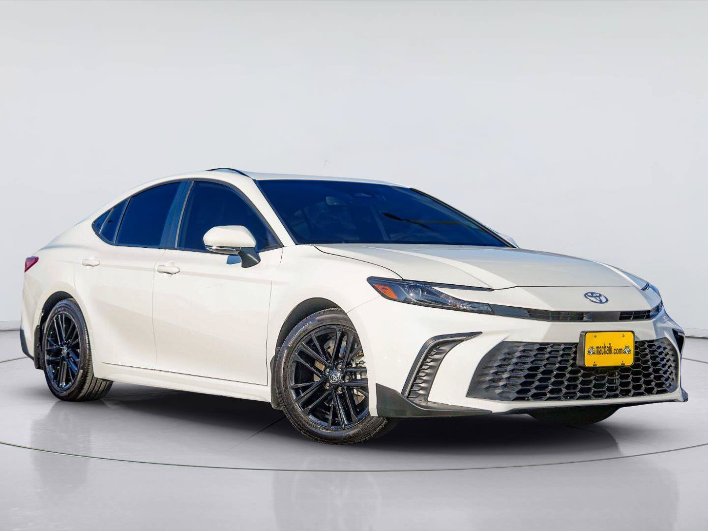 Used 2025 Toyota Camry SE w/ Convenience Package FWD image 1