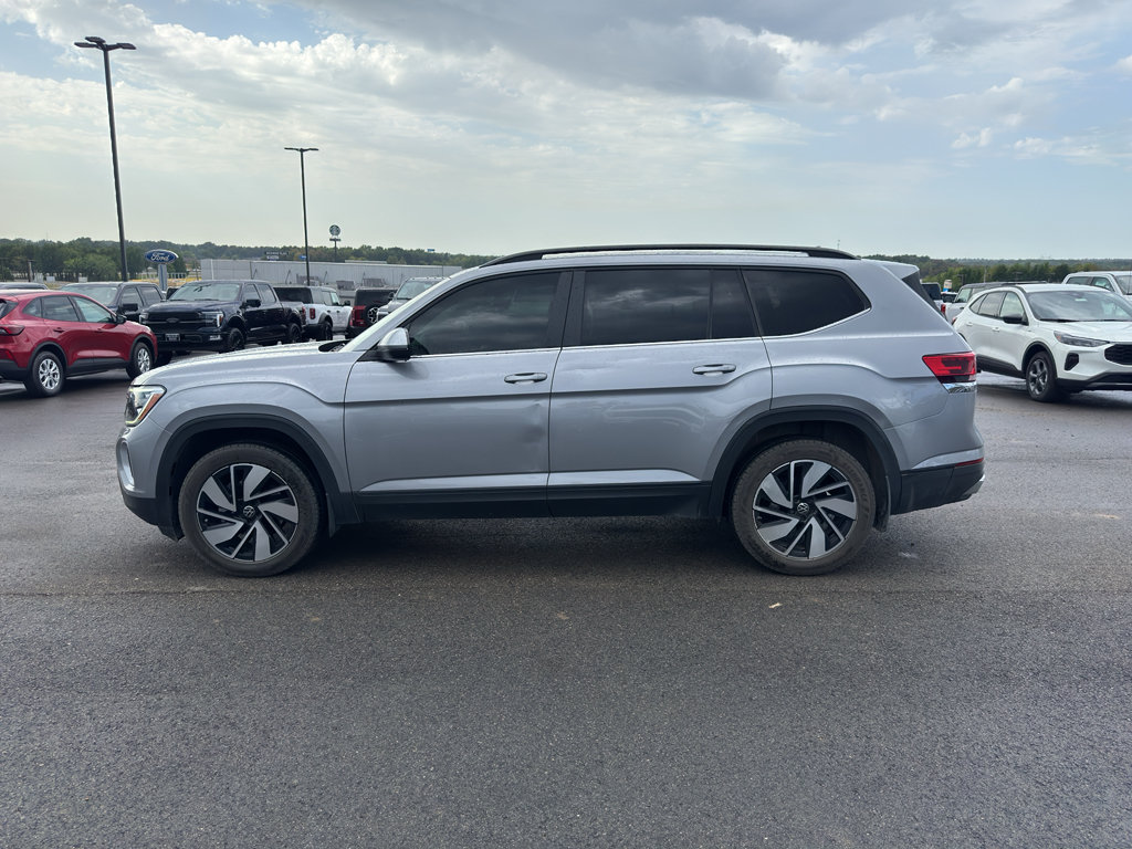 Used 2024 Volkswagen Atlas SE w/ Panoramic Sunroof Package FWD image 8