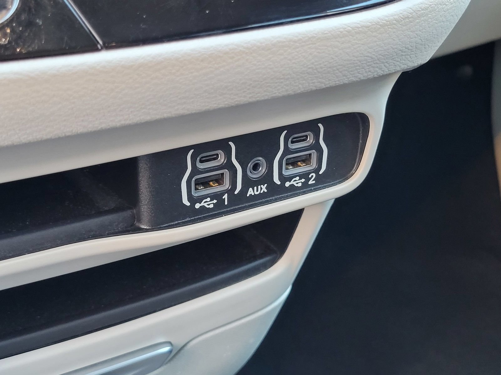 Used 2024 Chrysler Voyager LX FWD image 24