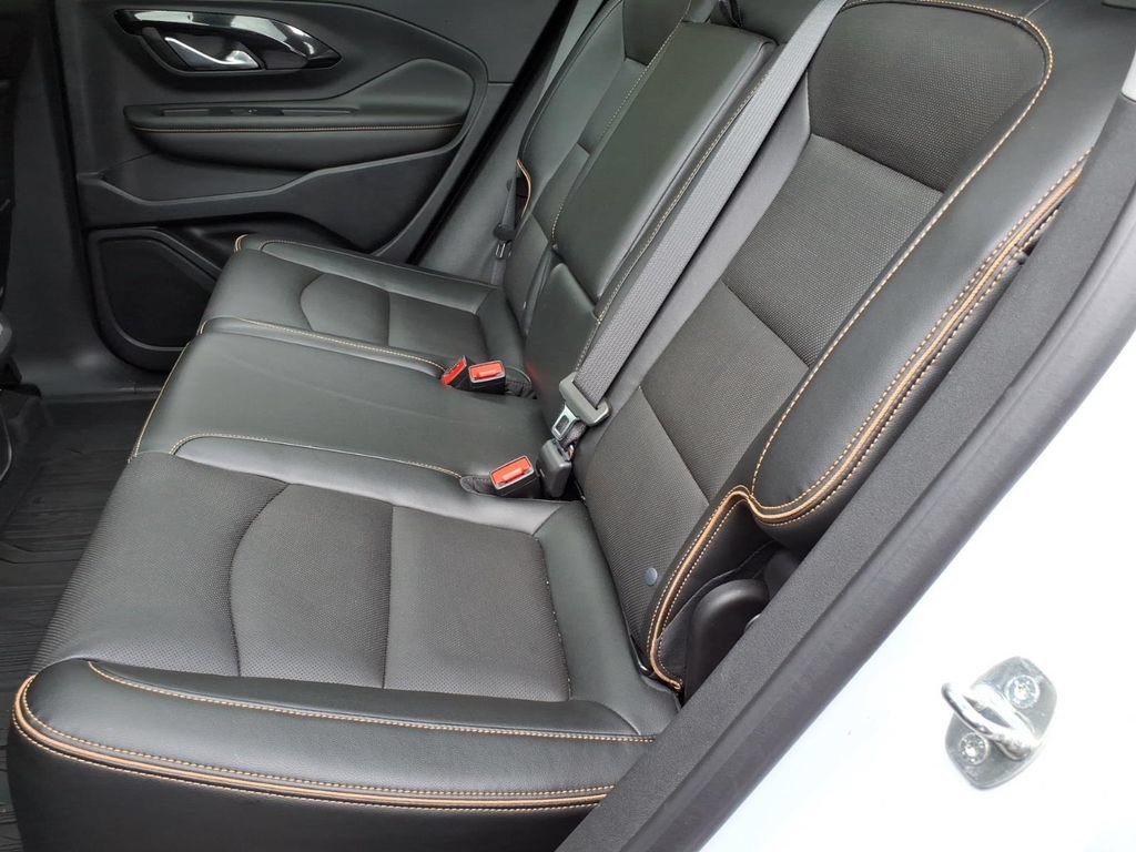 Used 2023 GMC Terrain AT4 w/ Tech Package AWD/4WD image 9