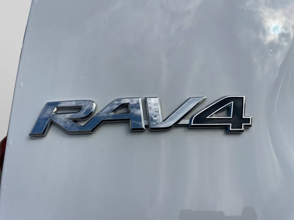 Used 2019 Toyota RAV4 XLE Premium w/ Cold Weather Package AWD/4WD image 17