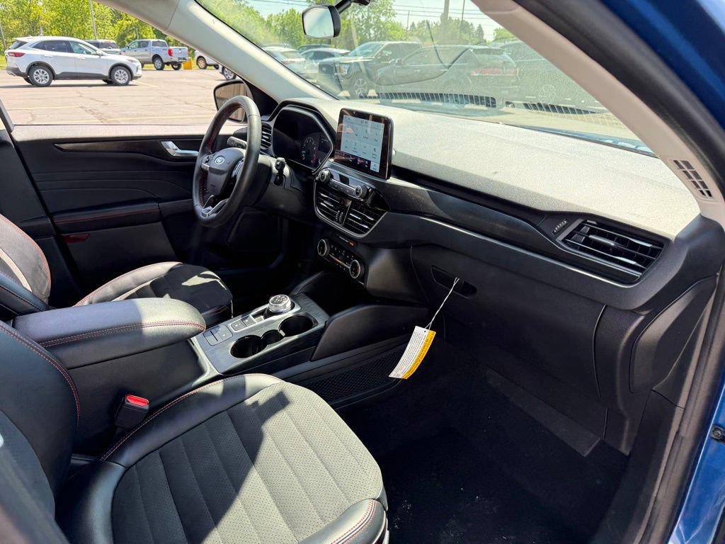 Certified 2022 Ford Escape SEL w/ SEL Stealth AWD Package image 13