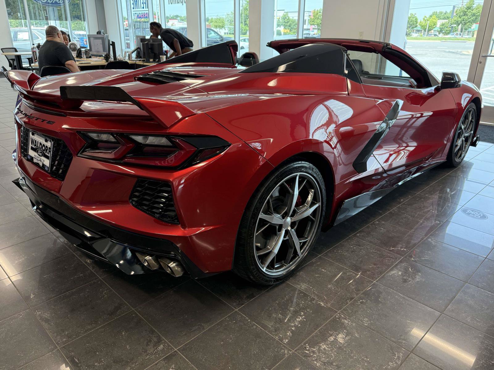 Used 2021 Chevrolet Corvette Stingray Premium Conv w/ Z51 Performance Package RWD image 2