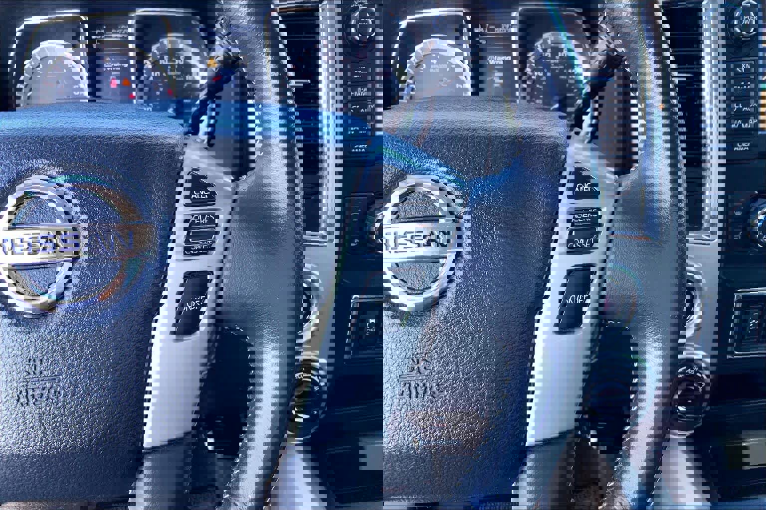 Used 2018 Nissan Titan PRO-4X image 21