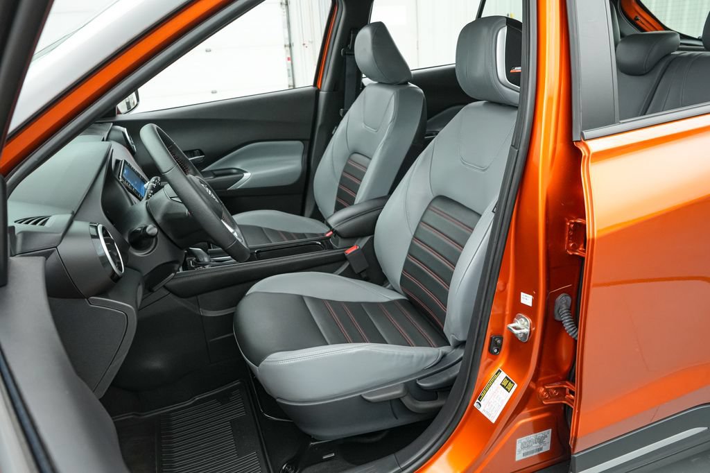 Used 2023 Nissan Kicks SR w/ SR Premium Package FWD image 11