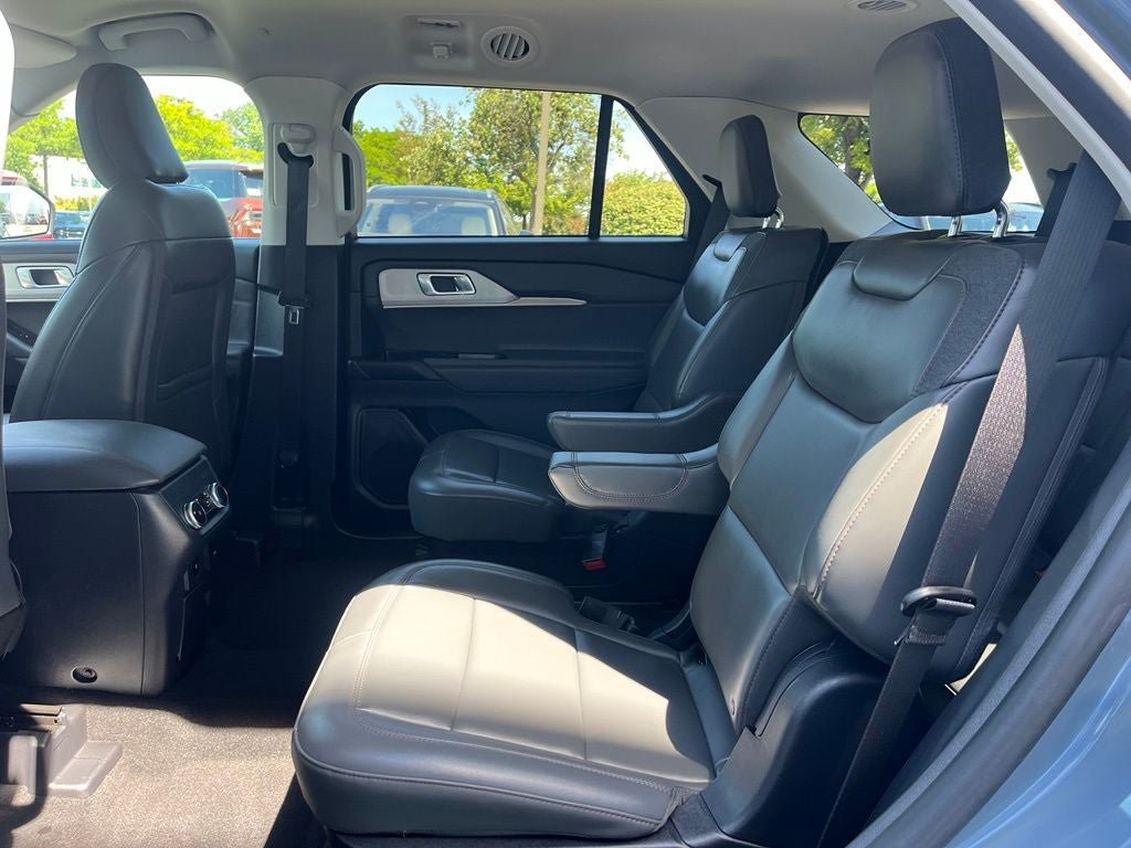 Certified 2025 Ford Explorer Active w/ Active Comfort Package AWD/4WD image 13