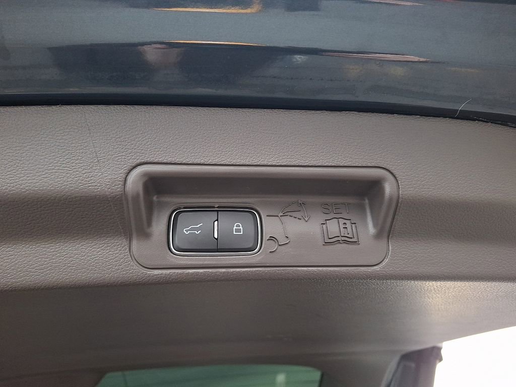 Certified 2022 Ford Explorer Platinum w/ Technology Package image 32