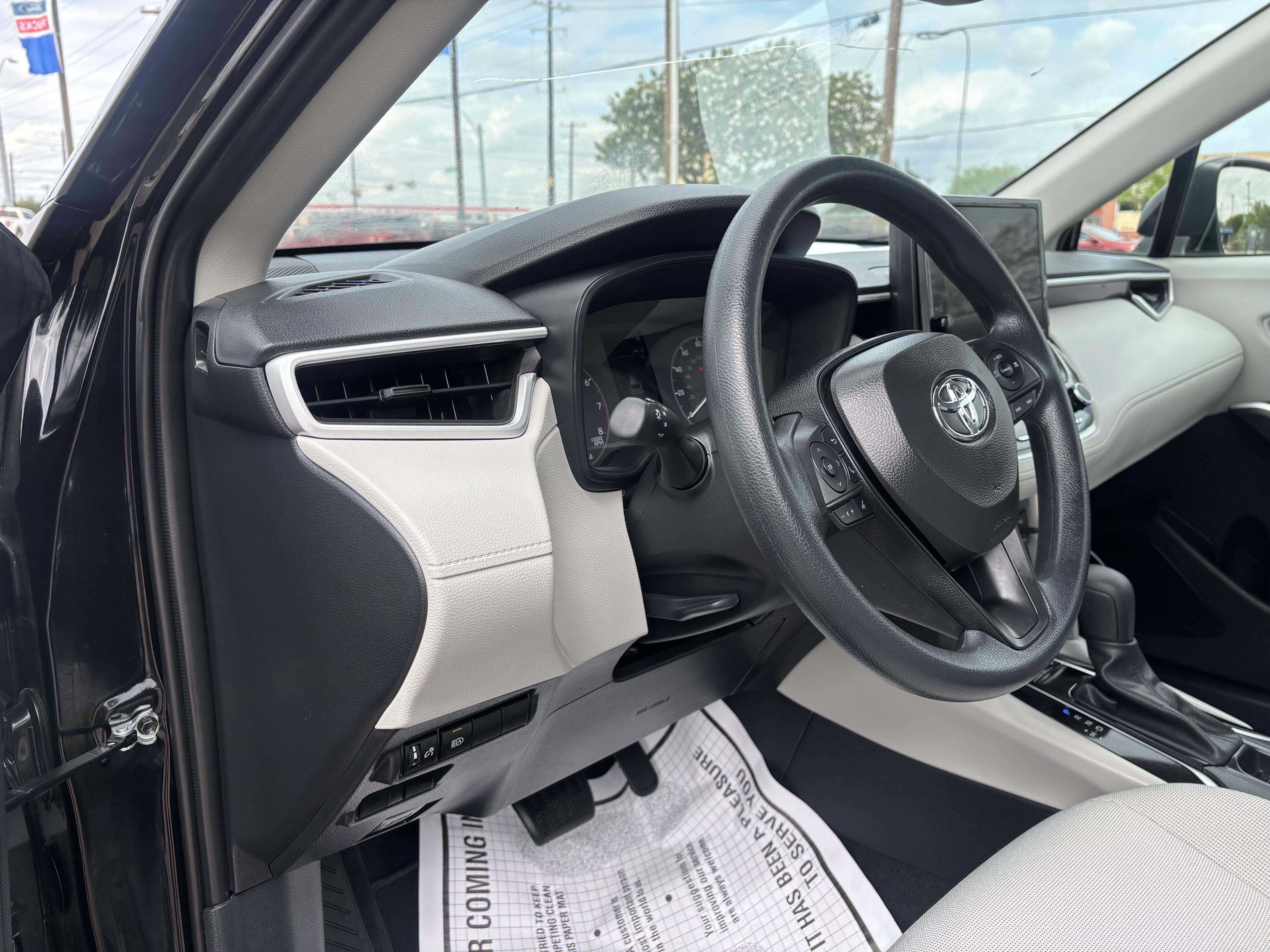 Used 2025 Toyota Corolla Cross L FWD image 15