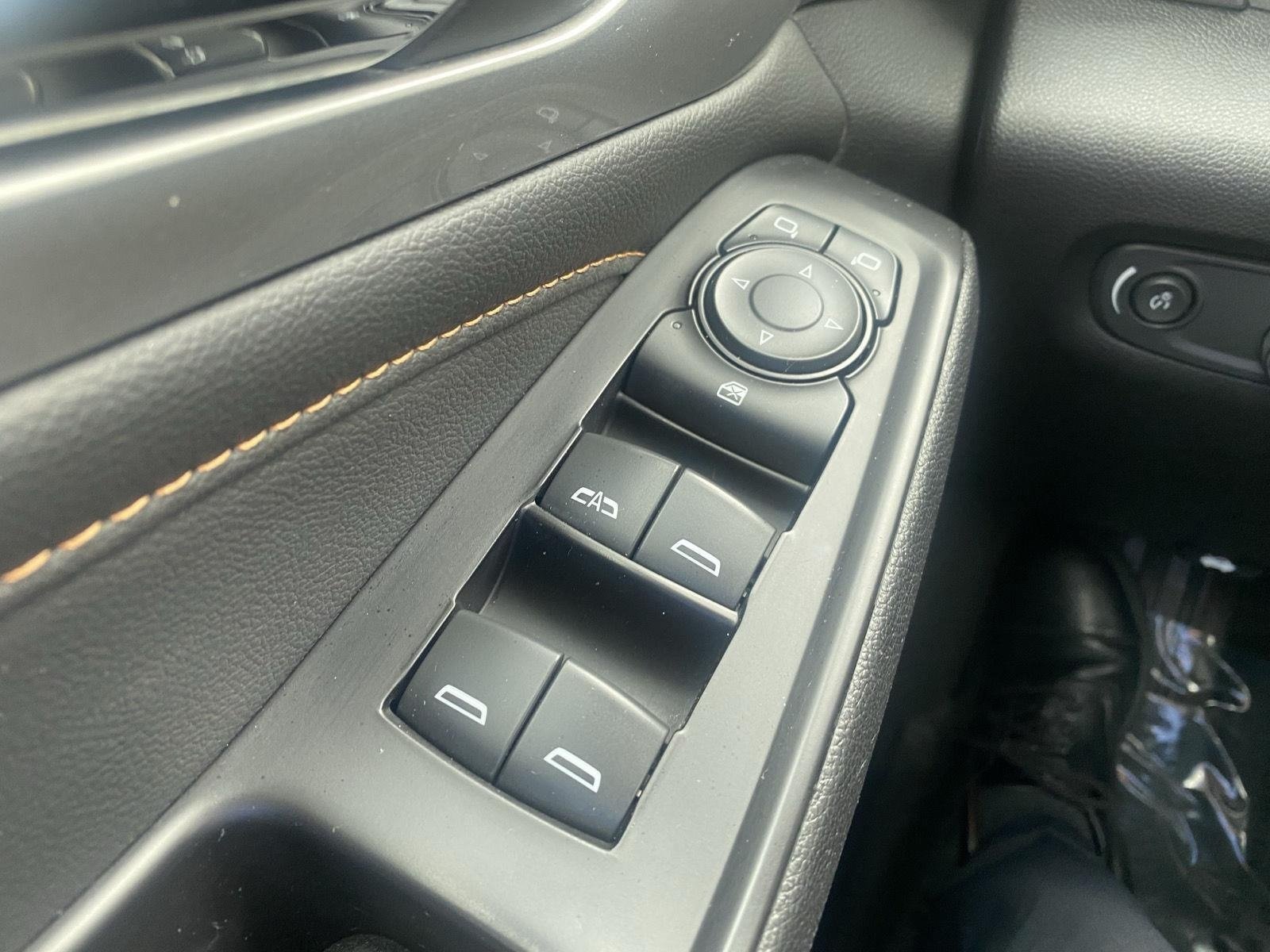 Used 2020 Chevrolet Traverse LT w/ LPO, Floor Liner Package AWD/4WD image 21