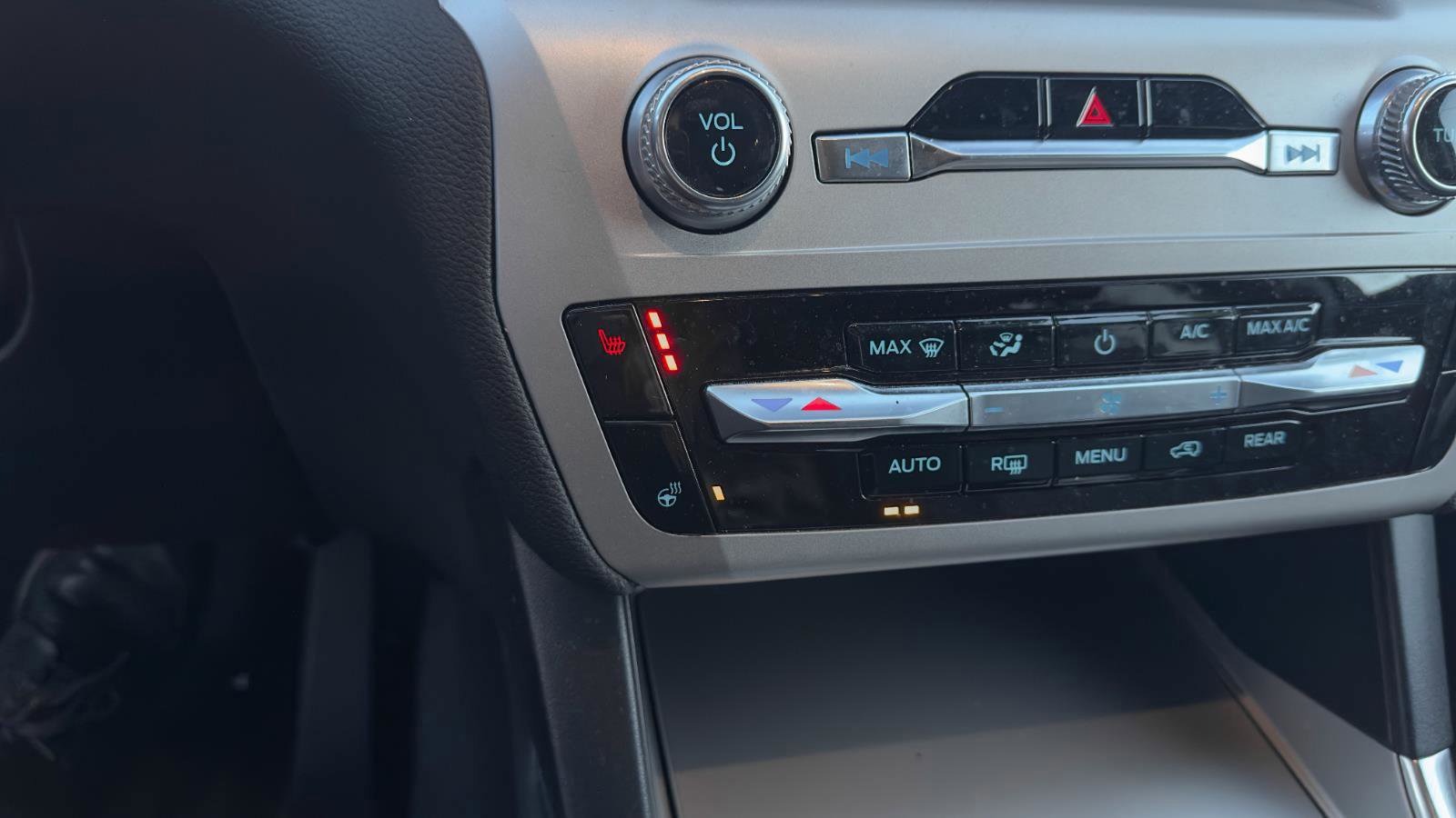 Certified 2023 Ford Explorer XLT w/ Equipment Group 202A image 25