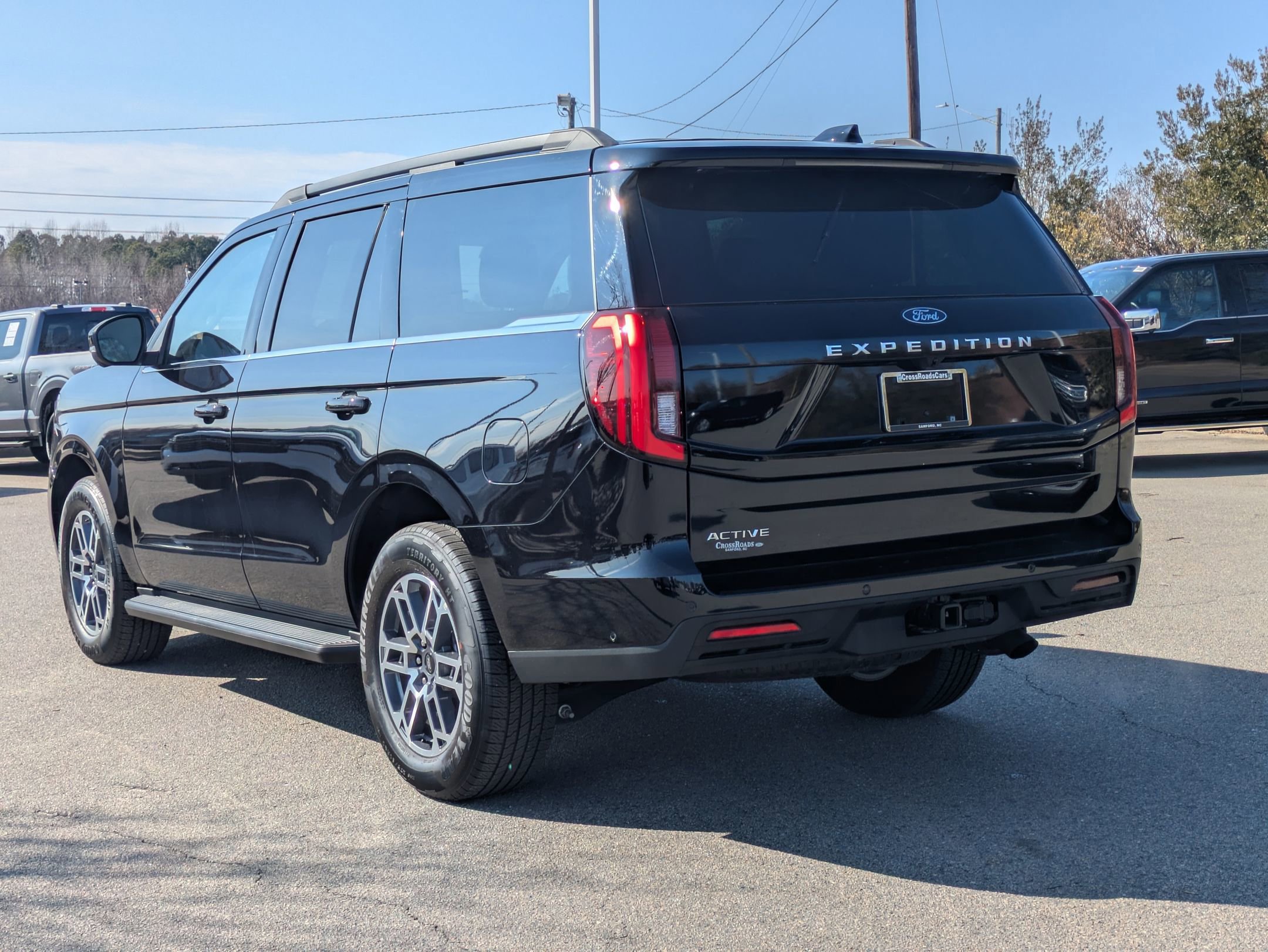 Certified 2025 Ford Expedition Active image 3