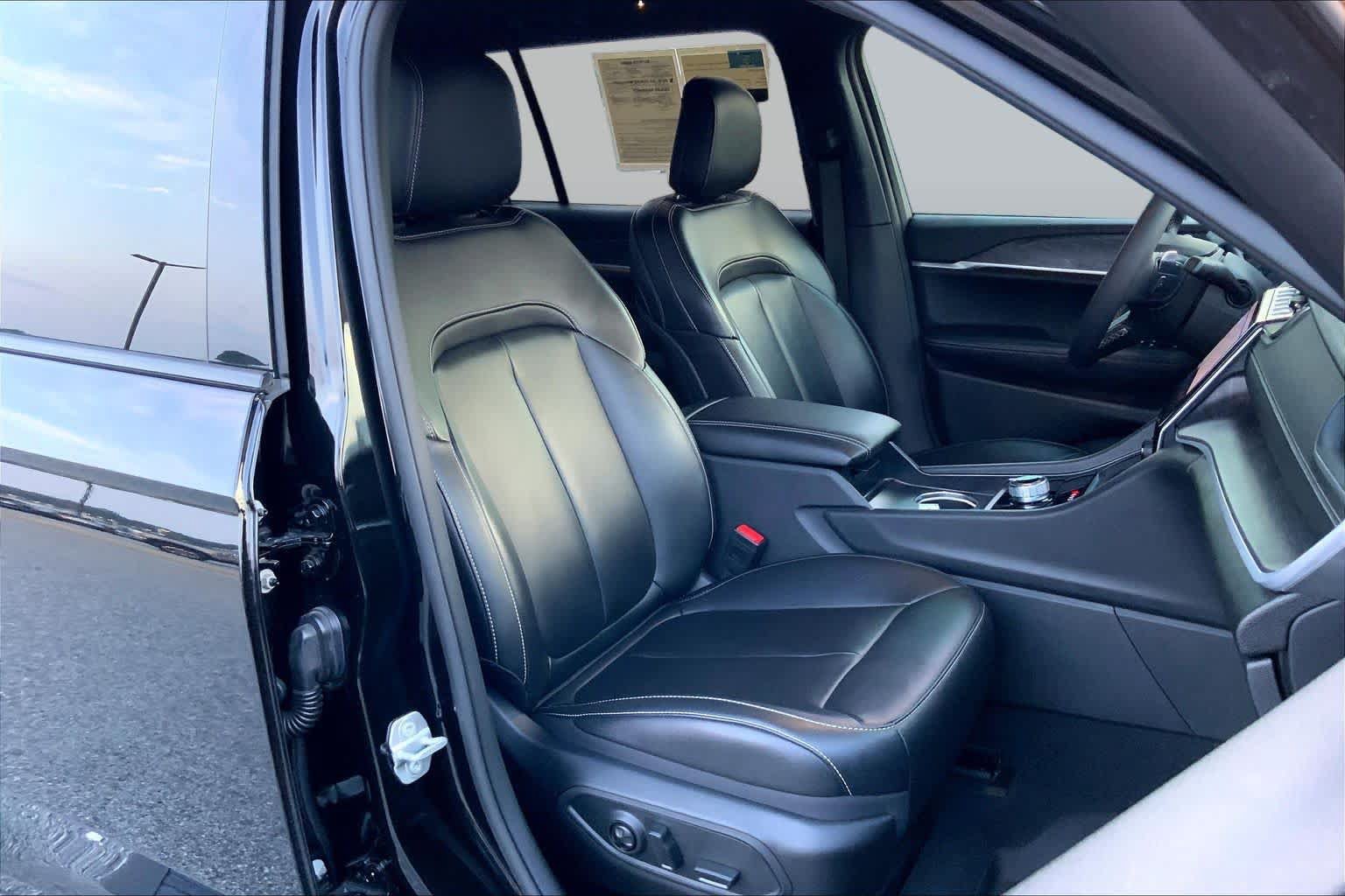 Used 2024 Jeep Grand Cherokee L Limited w/ Black Appearance Package RWD image 9