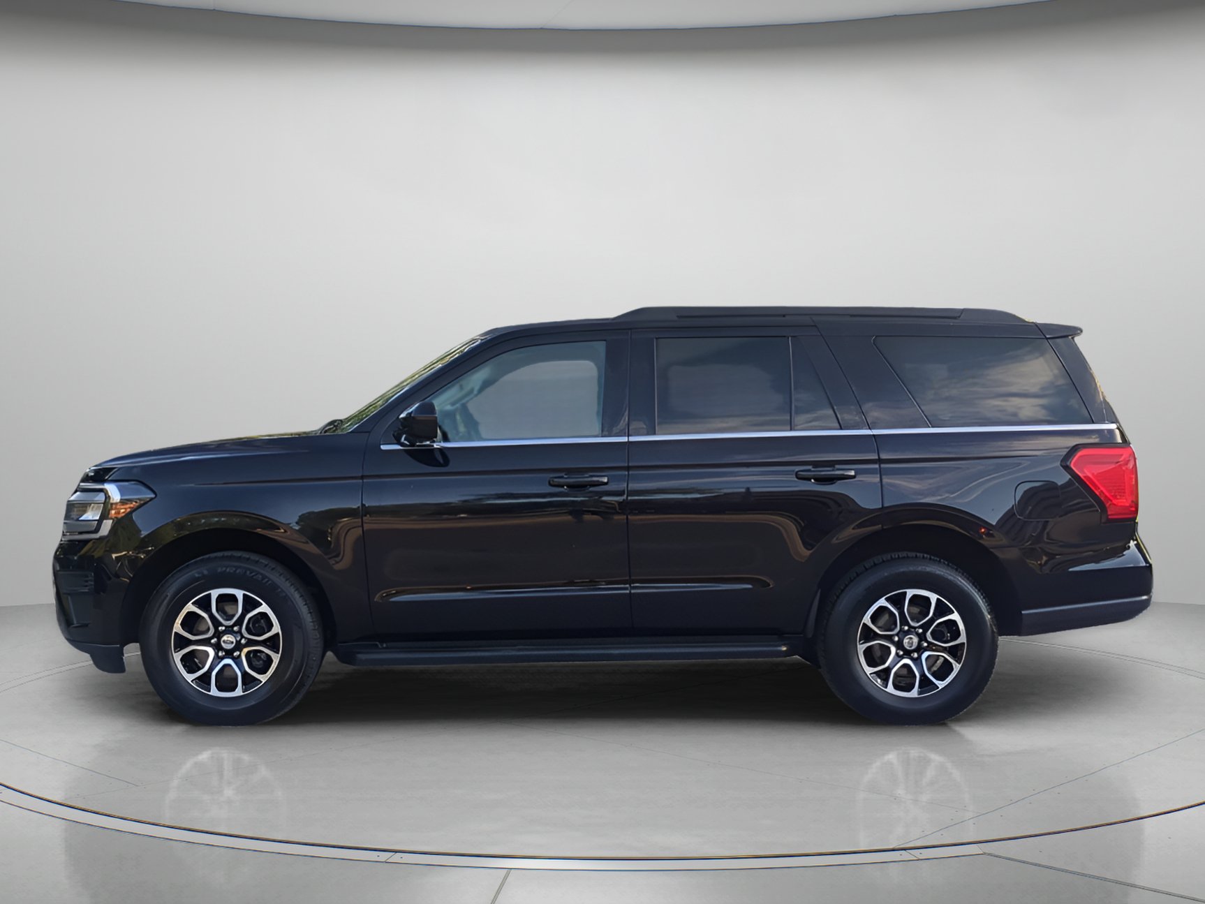 Certified 2024 Ford Expedition XLT RWD image 43