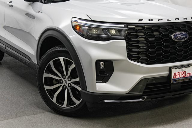 Certified 2026 Ford Explorer ST-Line AWD/4WD image 2