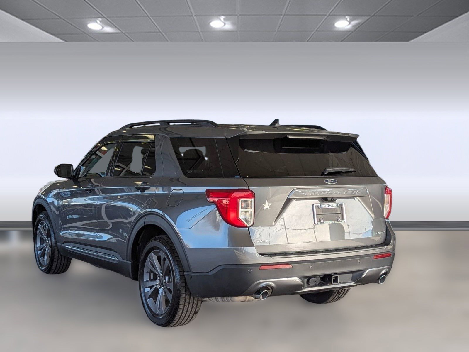 Certified 2023 Ford Explorer XLT w/ Equipment Group 202A image 3