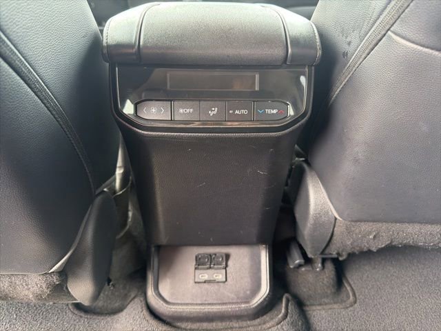 Used 2023 Toyota Highlander XLE FWD image 14
