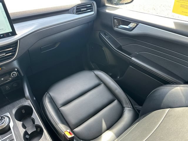 Certified 2025 Ford Escape Platinum AWD/4WD image 24