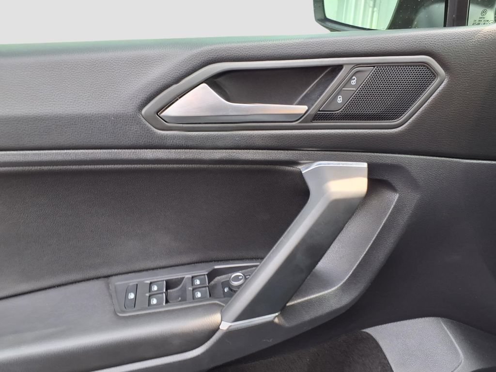 Used 2020 Volkswagen Tiguan SE R-Line FWD image 24