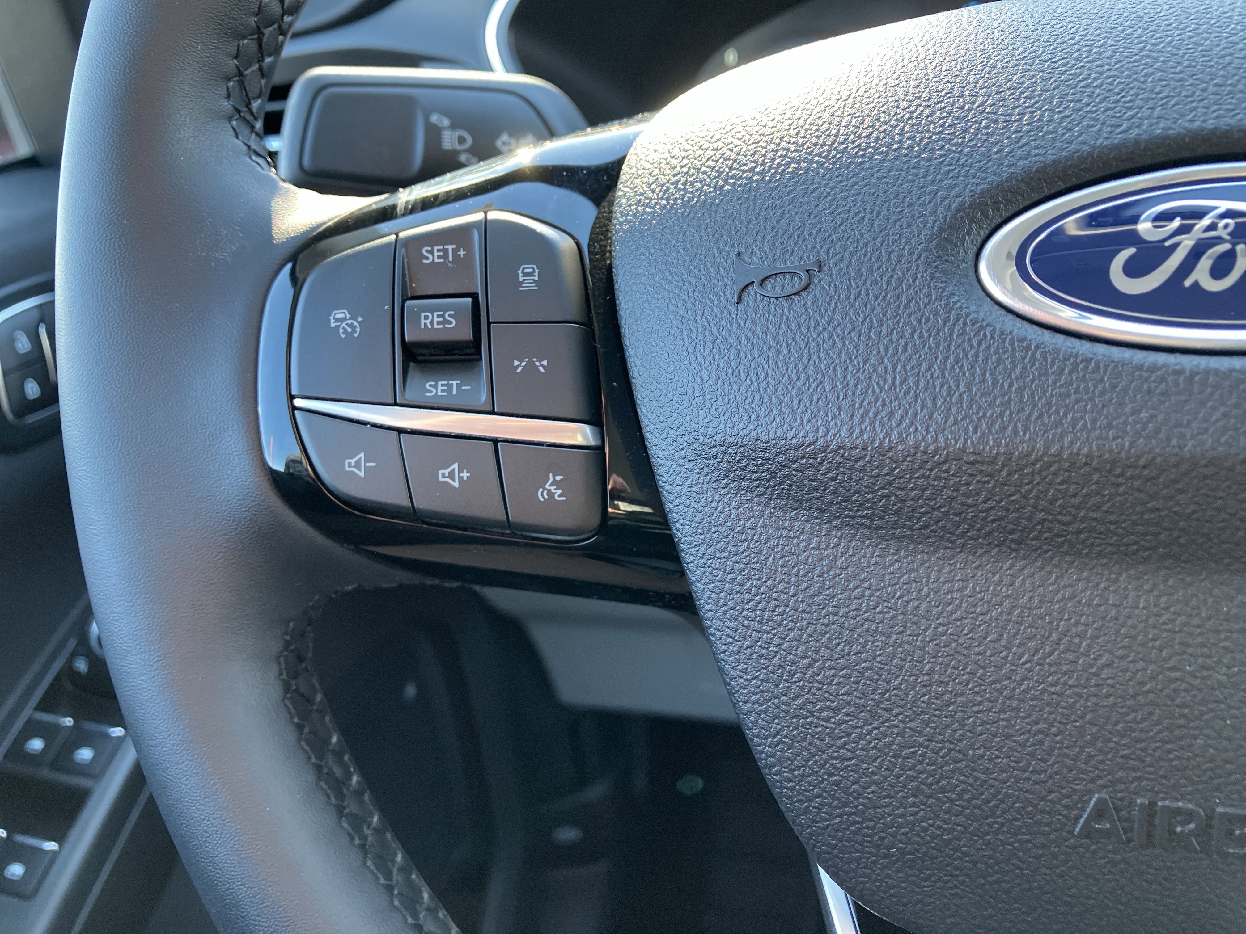 Certified 2024 Ford Escape Platinum image 34