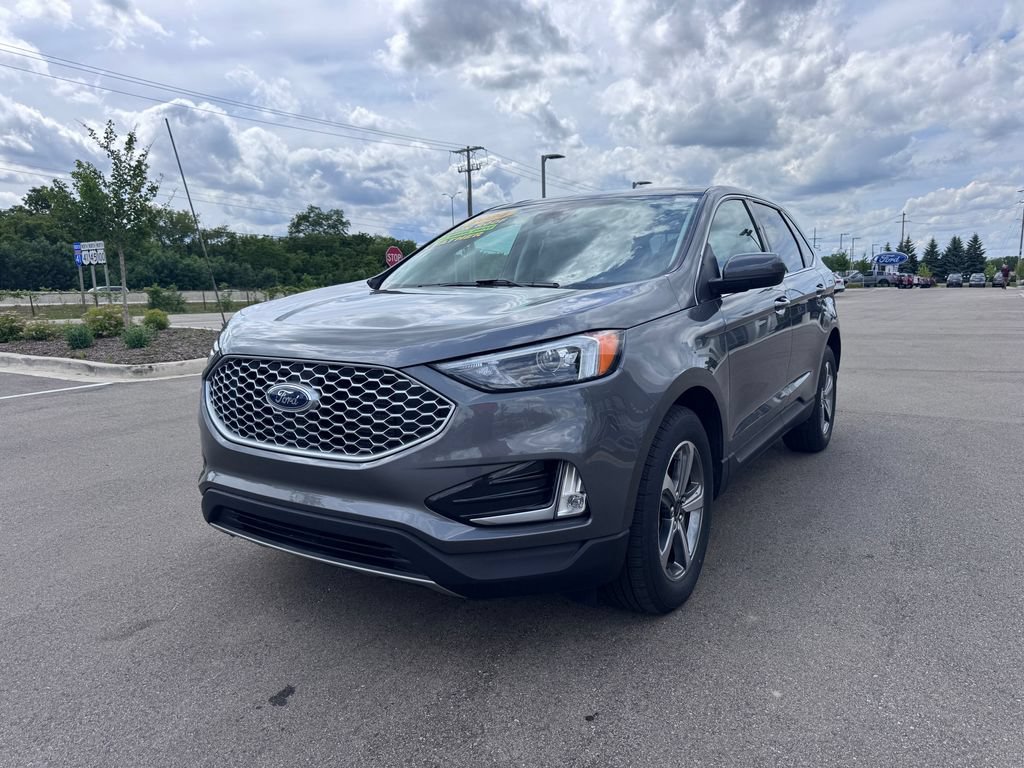 Certified 2024 Ford Edge SEL w/ Convenience Package AWD/4WD image 2