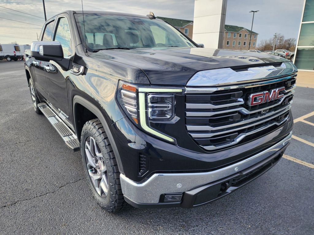 Used 2022 GMC Sierra 1500 SLT w/ SLT Premium Plus Package image 2