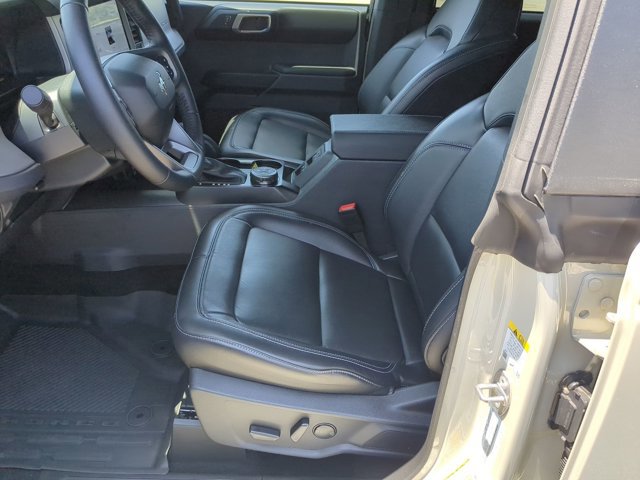 Certified 2025 Ford Bronco Outer Banks w/ Sasquatch Package AWD/4WD image 16