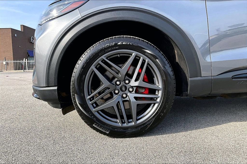 Certified 2025 Ford Explorer ST-Line w/ Premium Package image 9