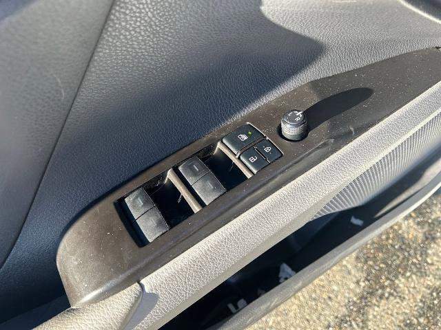 Used 2021 Toyota Camry SE w/ Cold Weather Package image 19