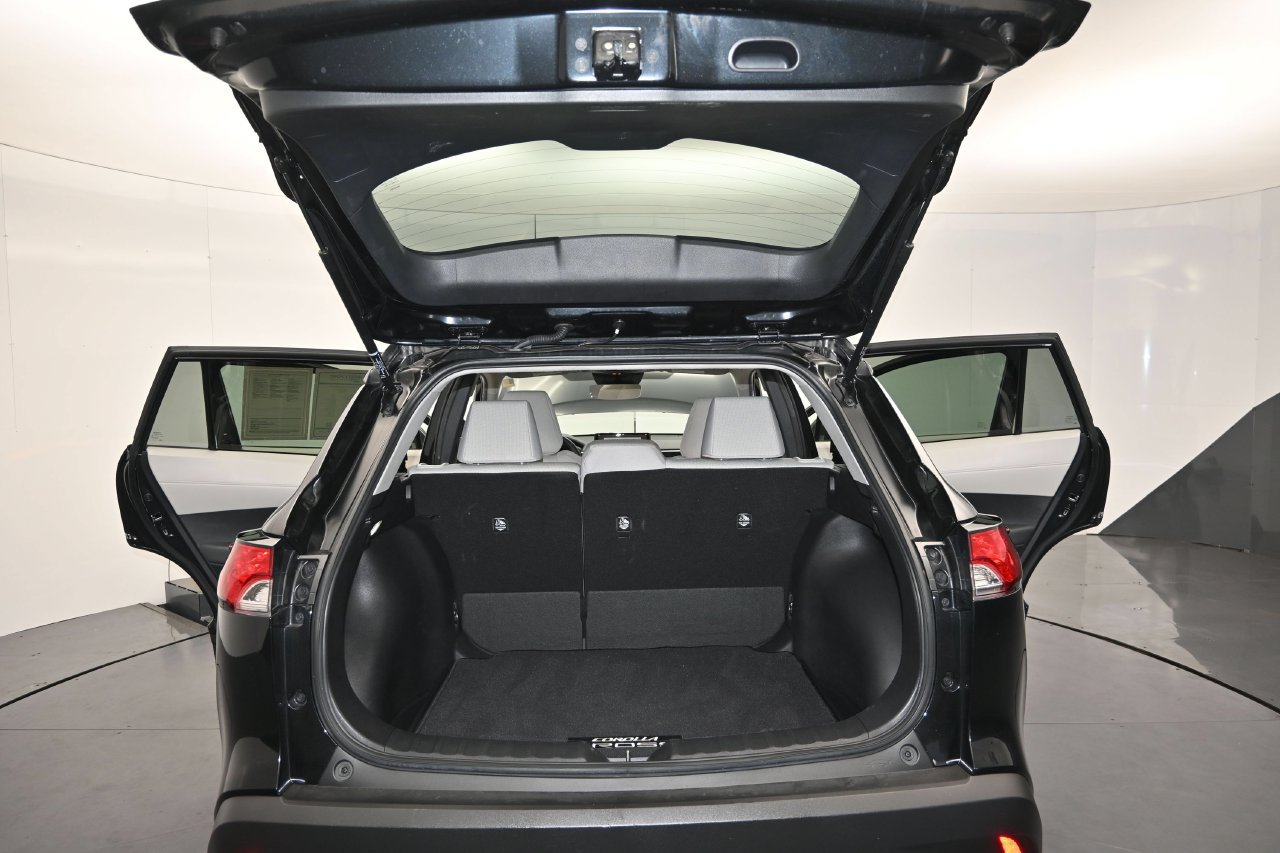 Used 2025 Toyota Corolla Cross LE FWD image 11