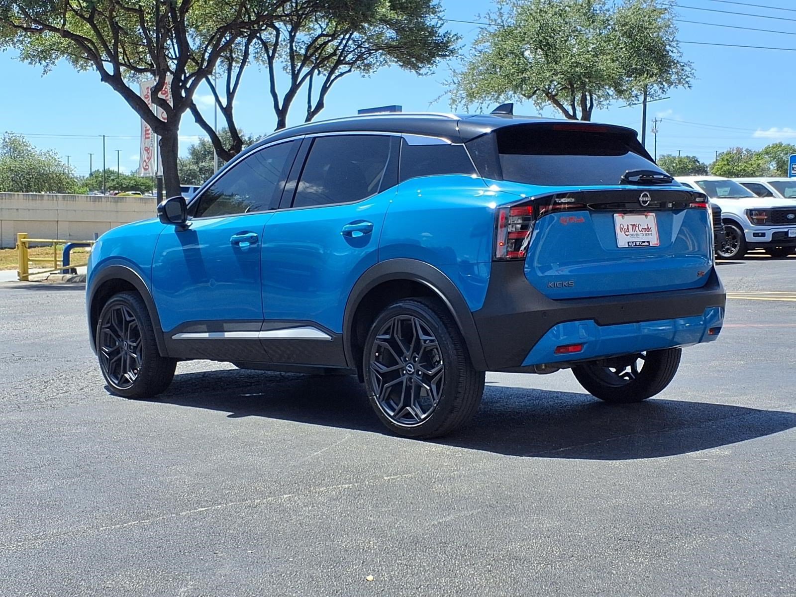 Used 2025 Nissan Kicks SR w/ SR Premium Package FWD image 8