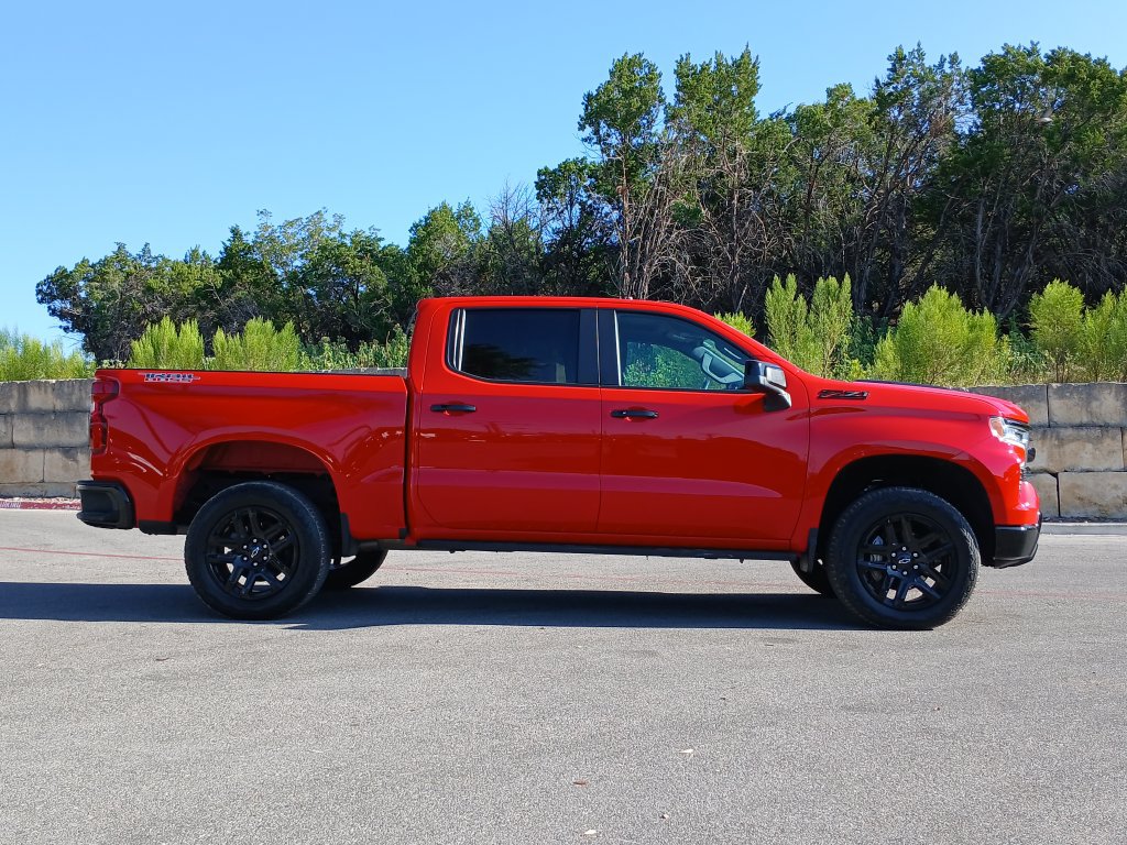 Used 2024 Chevrolet Silverado 1500 LT Trail Boss w/ LPO, Dark Essentials Package AWD/4WD image 2