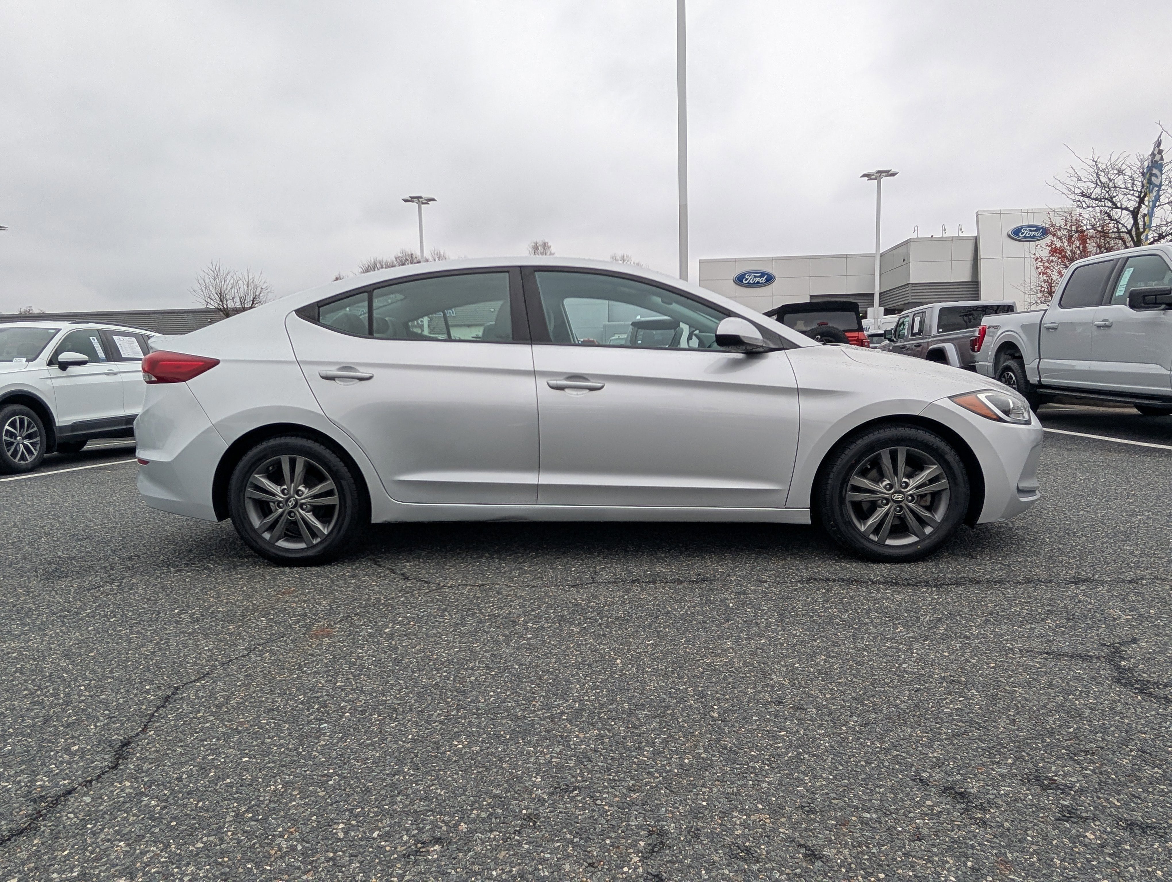 Used 2017 Hyundai Elantra SE image 6