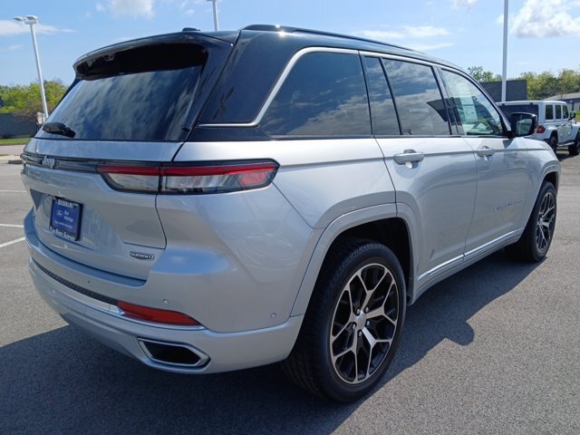 Used 2025 Jeep Grand Cherokee Summit AWD/4WD image 4