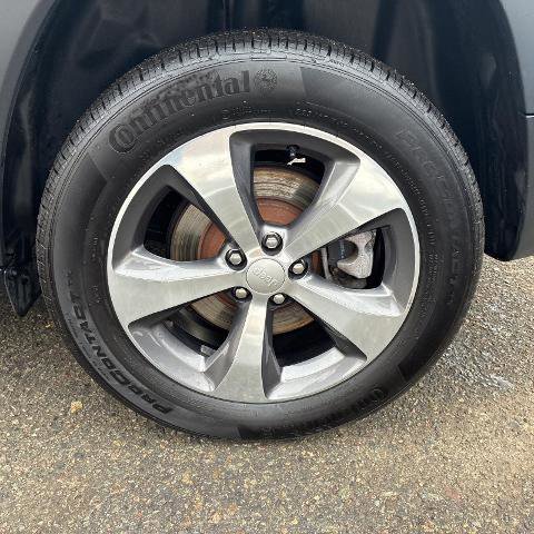 Used 2020 Jeep Cherokee Limited w/ Technology Group image 21