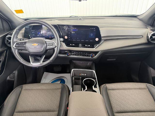 Used 2025 Chevrolet Equinox LT w/ Convenience Package II FWD image 3