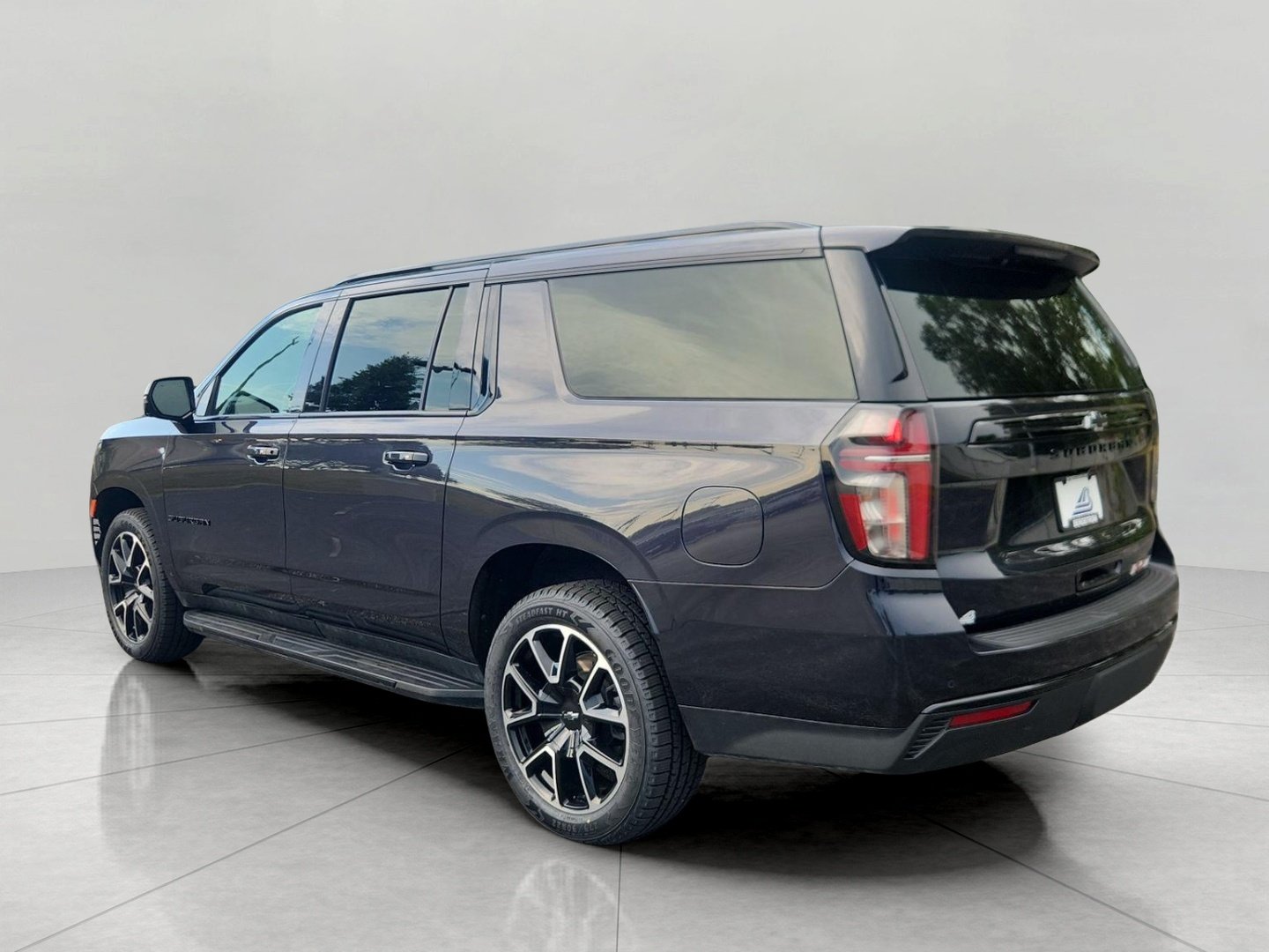 Used 2023 Chevrolet Suburban RST w/ Luxury Package AWD/4WD image 13