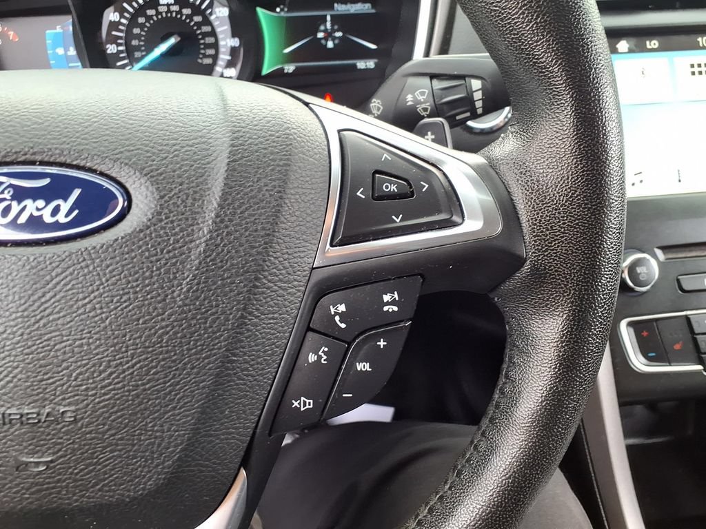 Certified 2018 Ford Fusion SE w/ Fusion SE Technology Package FWD image 18
